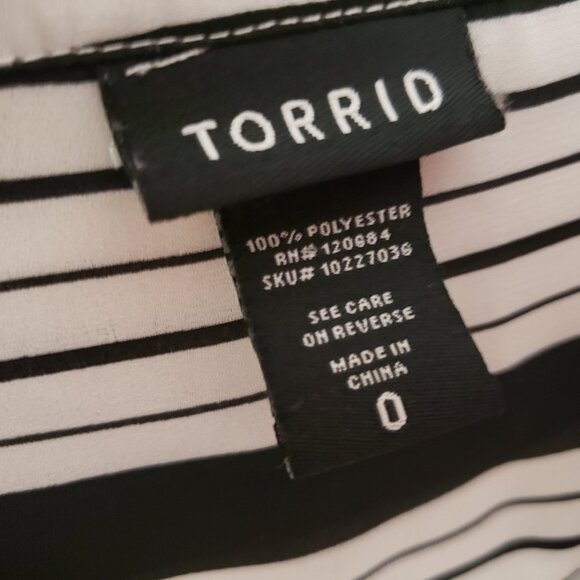 Torrid 0X Women's Top Blouse Black White Striped Long Sleeve V Neck Henley Plus - Picture 6 of 7